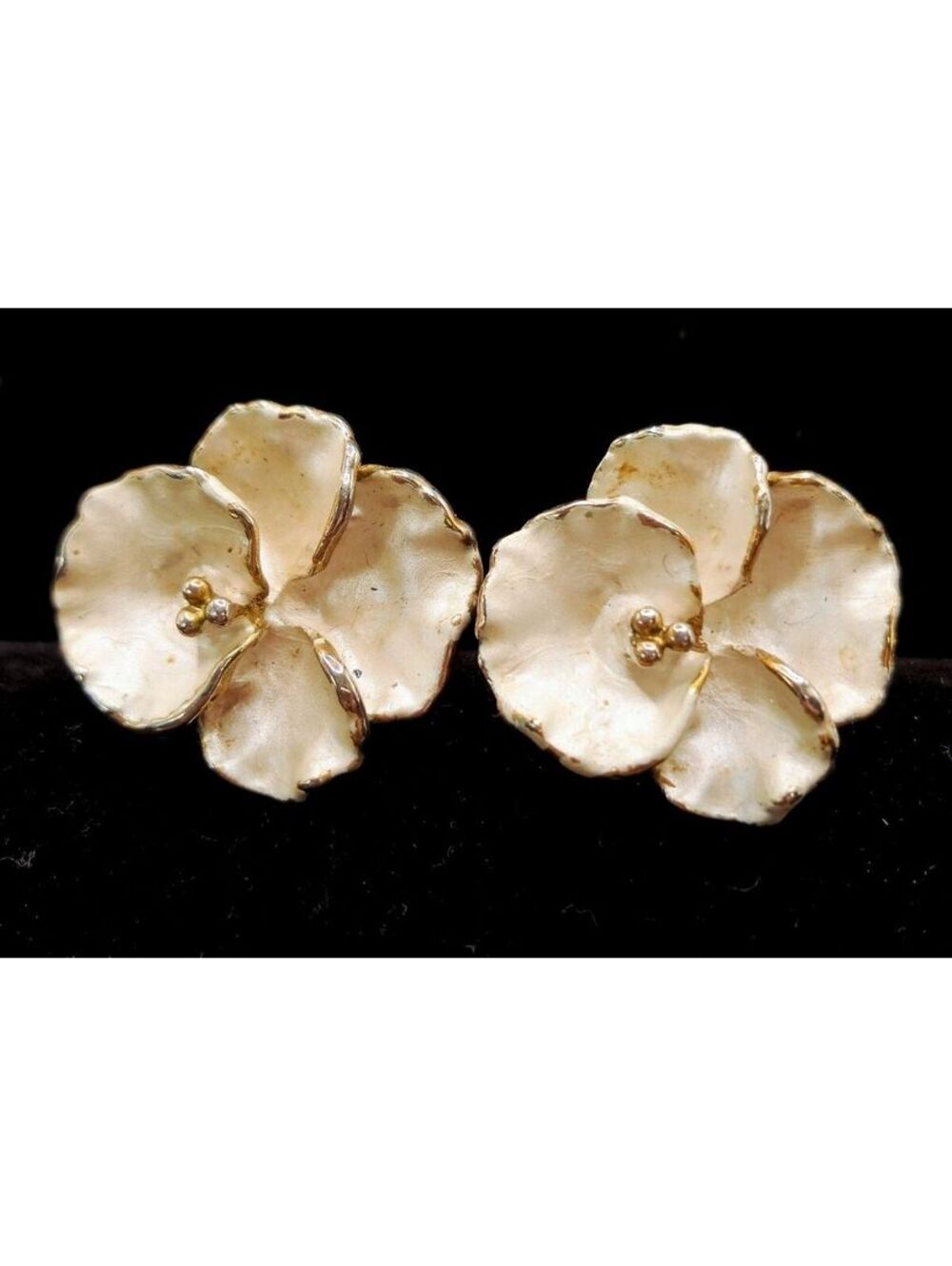 Vintage 1980s Gold Tone Enamel Pansy Flower Clip On Earrings Retro Matte Petal